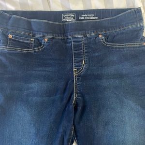 Signature Levi Strauss totally Shaping Pull-on skinny jeans